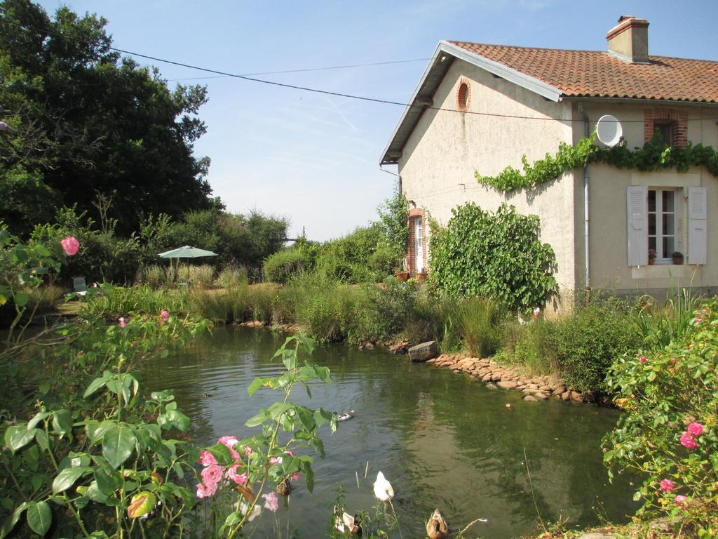 Villa Chez Tartaud à Lathus St Remy Extérieur photo